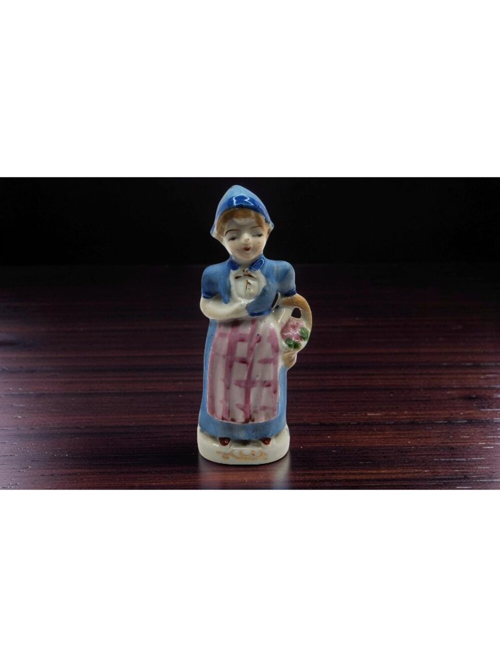 Vintage 1950s Hand-Painted Porcelain Figurine – Occupied Japan Gold Trim